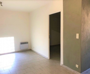 Location Appartement 2 pièces Pernes-les-Fontaines (84210)