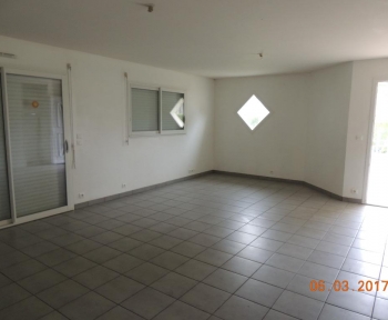 Location Maison 4 pièces Ayzieu (32800)