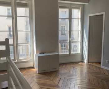 Location Appartement 2 pièces Paris 10ème arrondissement (75010) - PARIS GARE DE L'EST