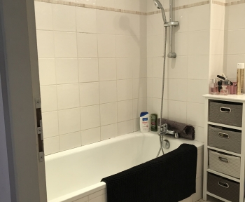 Location Appartement 3 pièces Cairanne (84290) - Dans une résidence établie en campagne.