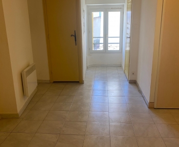 Location Appartement 2 pièces Simiane-Collongue (13109) - centre ville